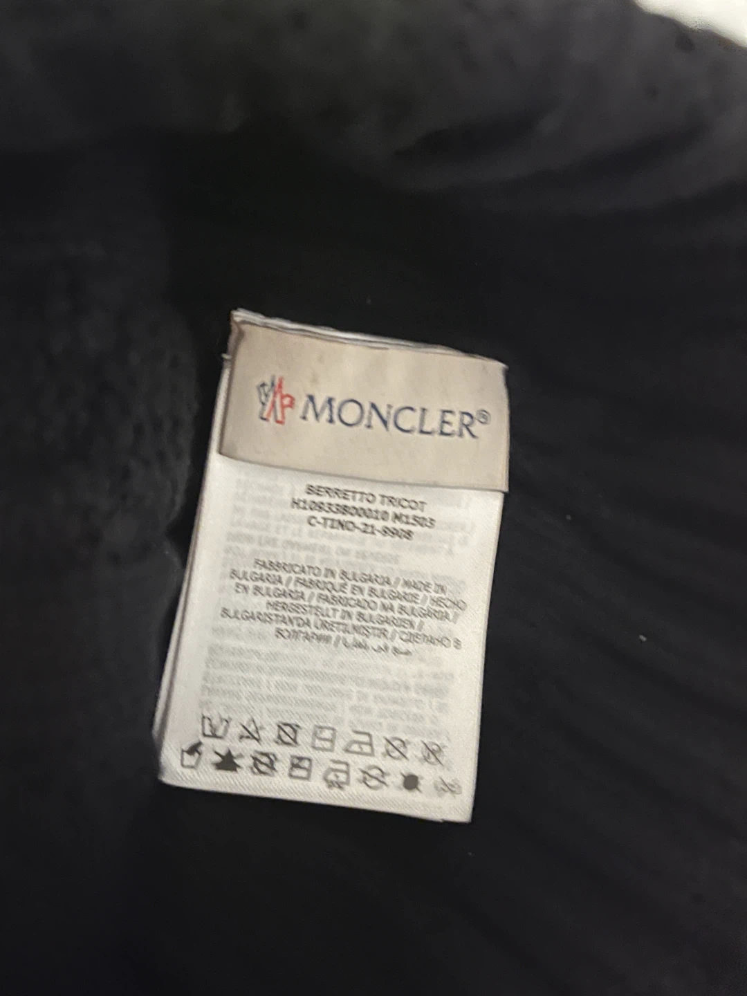Moncler - Wool & Cashmere Blend Beanie with Pom Pom - photo 3