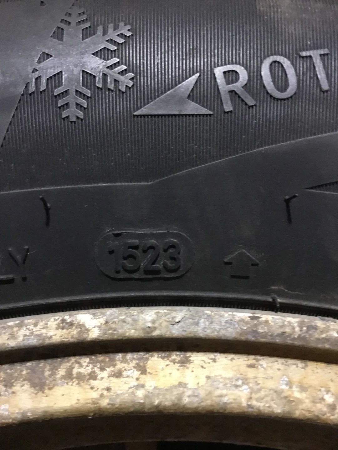 Set of 4 Toyota Winter Tires with Rims - photo 3