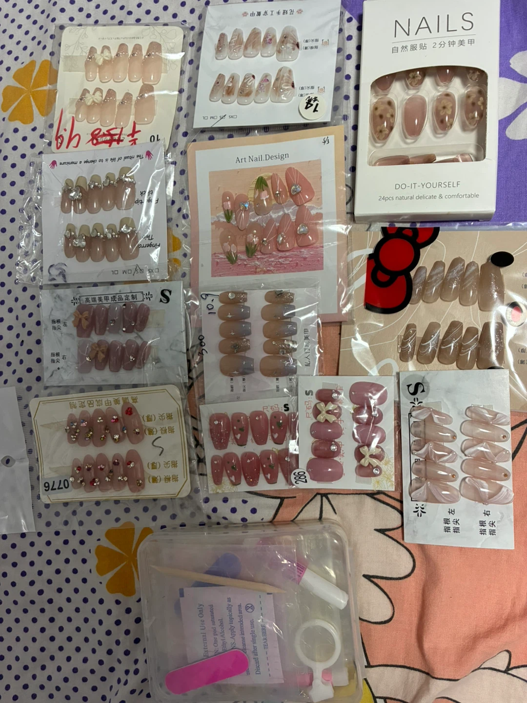 Set of 12 Press-on Nail Art Kits