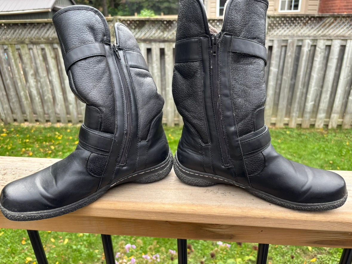Size 9 Faux Fur Lined Winter Boots - photo 3