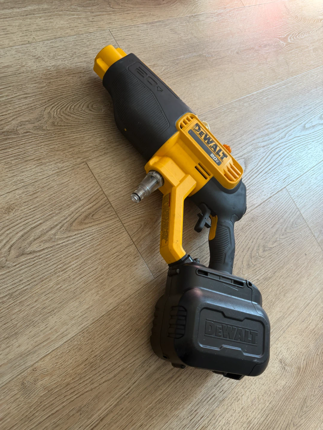 DeWalt DCPW550 20V Power Cleaner - photo 2