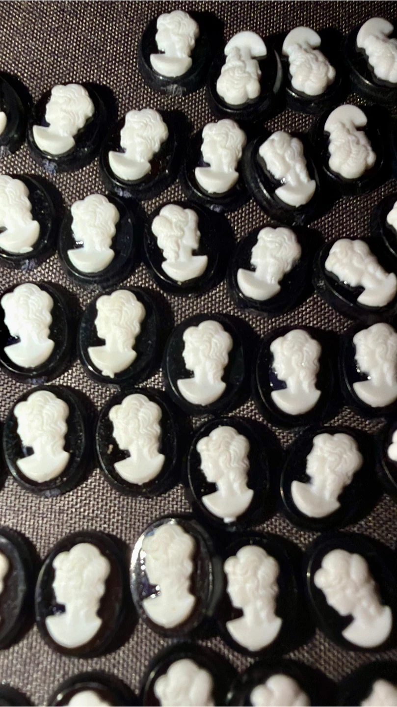 Vintage Lot of 75 Oval Cameo Cabochons - photo 2