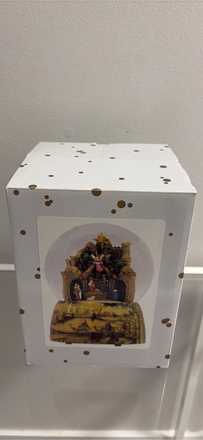 Nativity Scene Snow Globe - photo 2