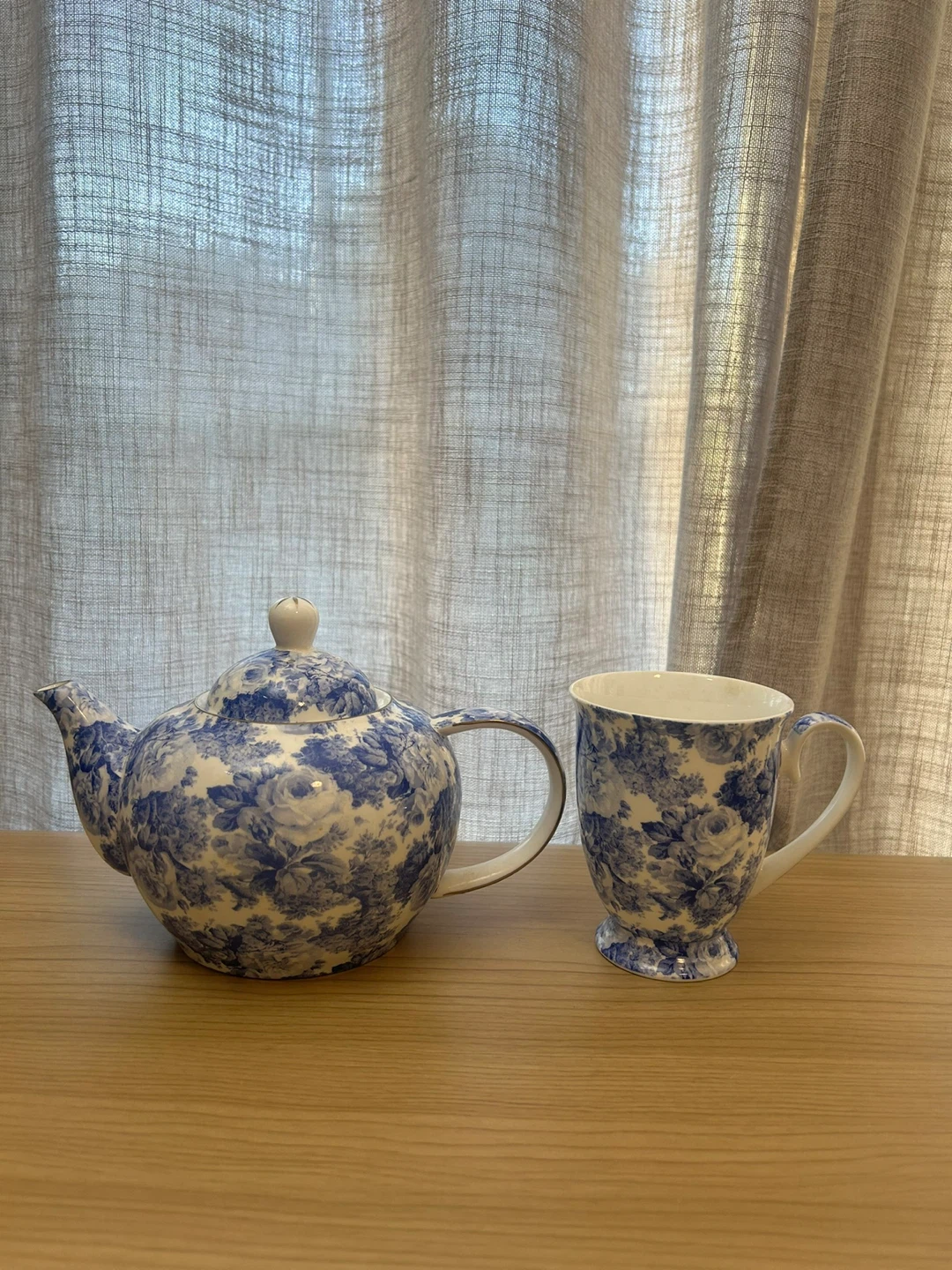 Maxwell & Williams Antique Blue Floral Teapot & Pedestal Mug Set - photo 4