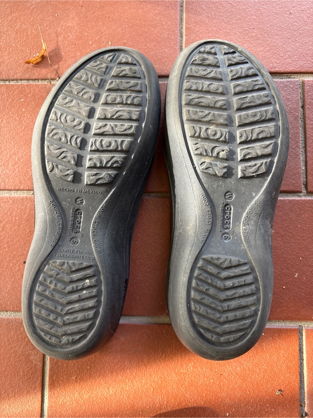 Black Crocs flats - photo 2
