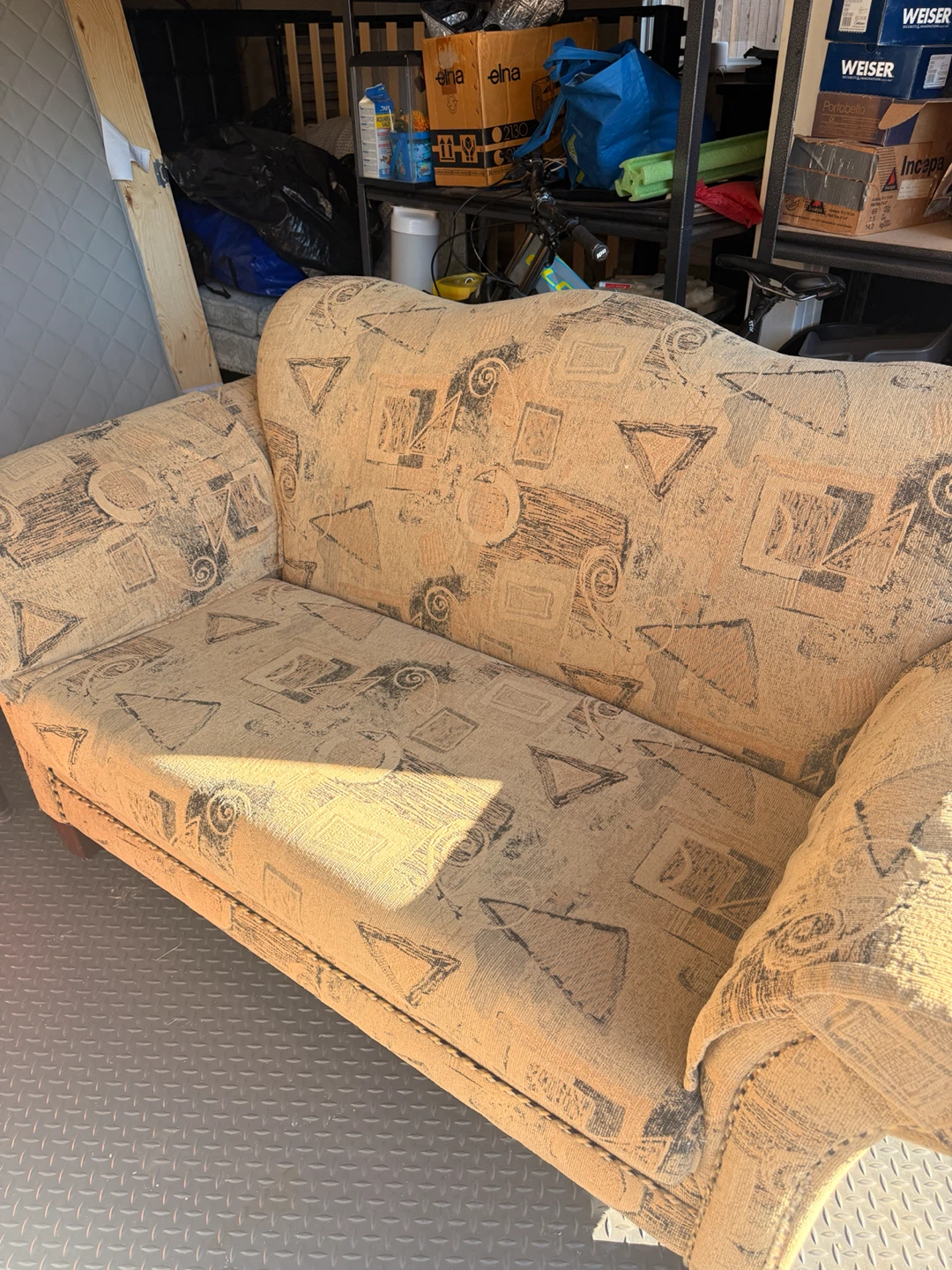 Sofa for free. Garage sale - photo 2
