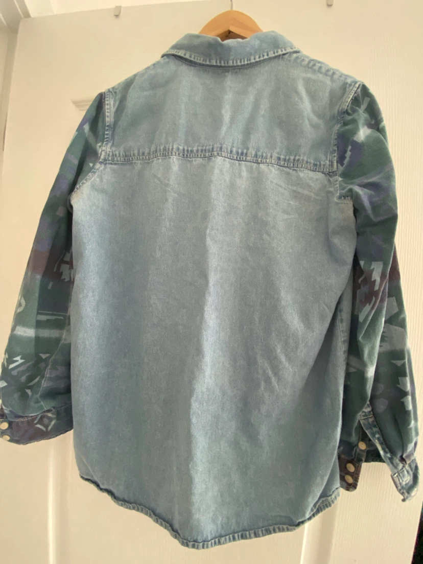 Forever 21 Patterned Sleeve Denim Shirt - photo 4
