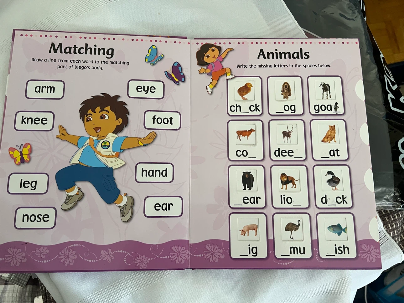 Dora the Explorer Words wipe-off activity book - photo 3