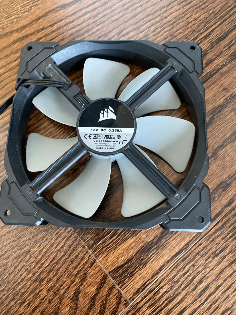 Set of 4 Corsair Computer Case Fans - photo 3