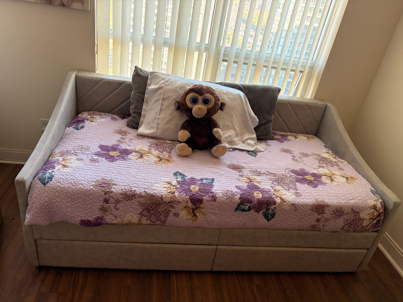 Grey Upholstered Daybed with Storage