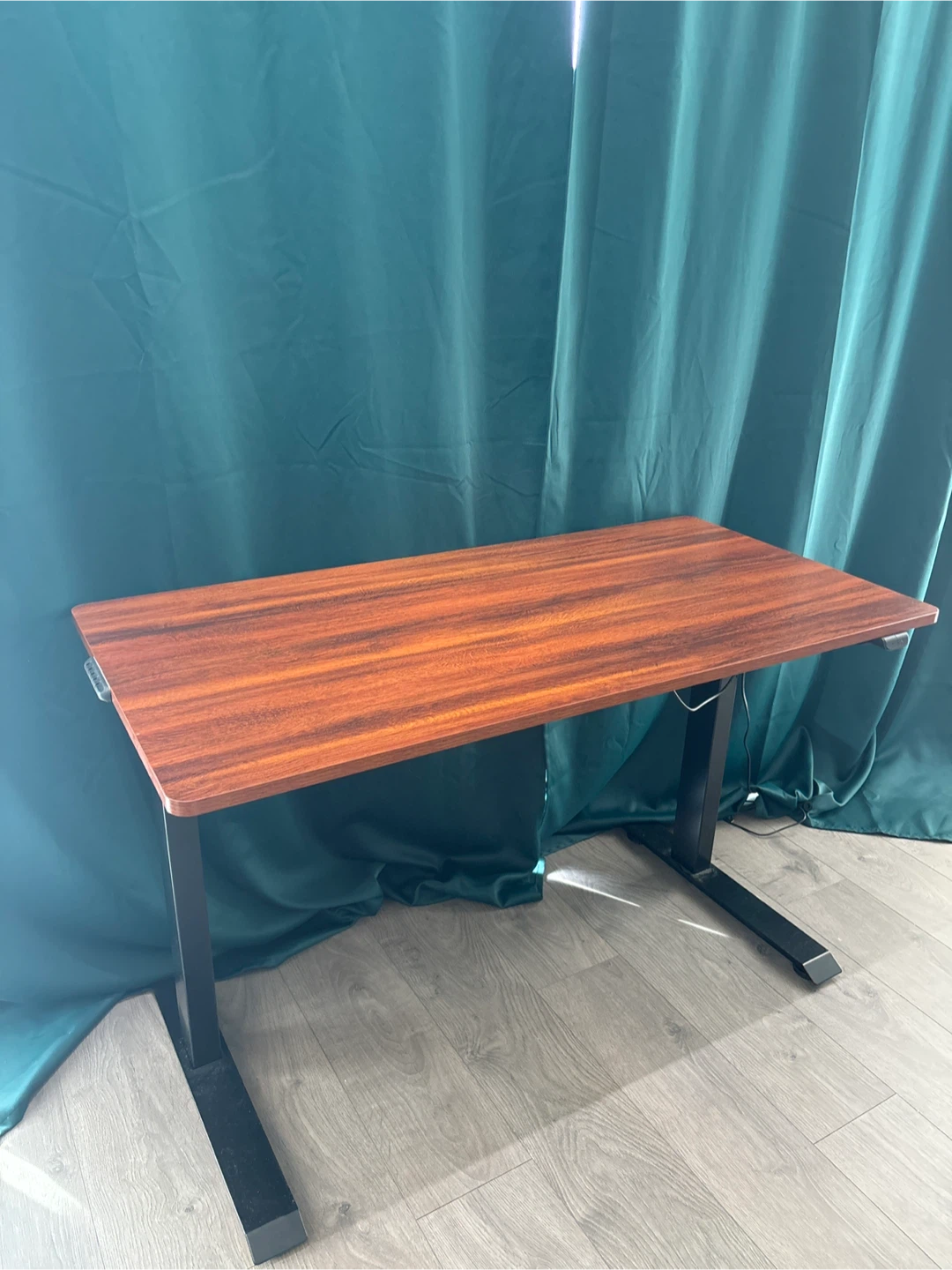 Structube Electric Adjustable Height Desk
