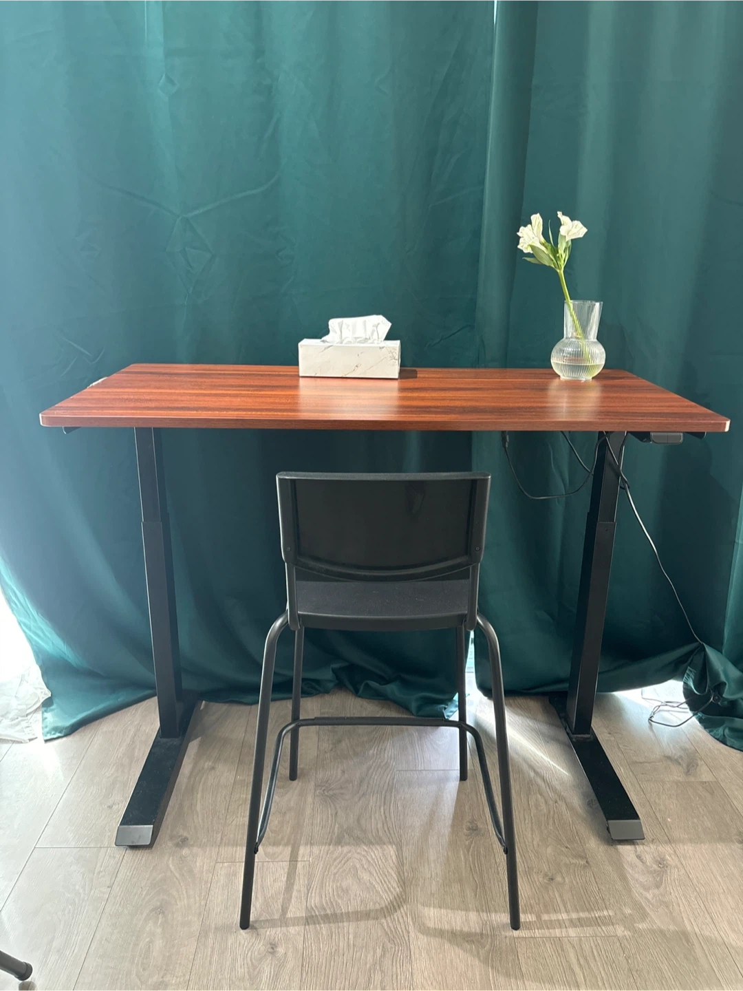 Structube Electric Adjustable Height Desk - photo 4