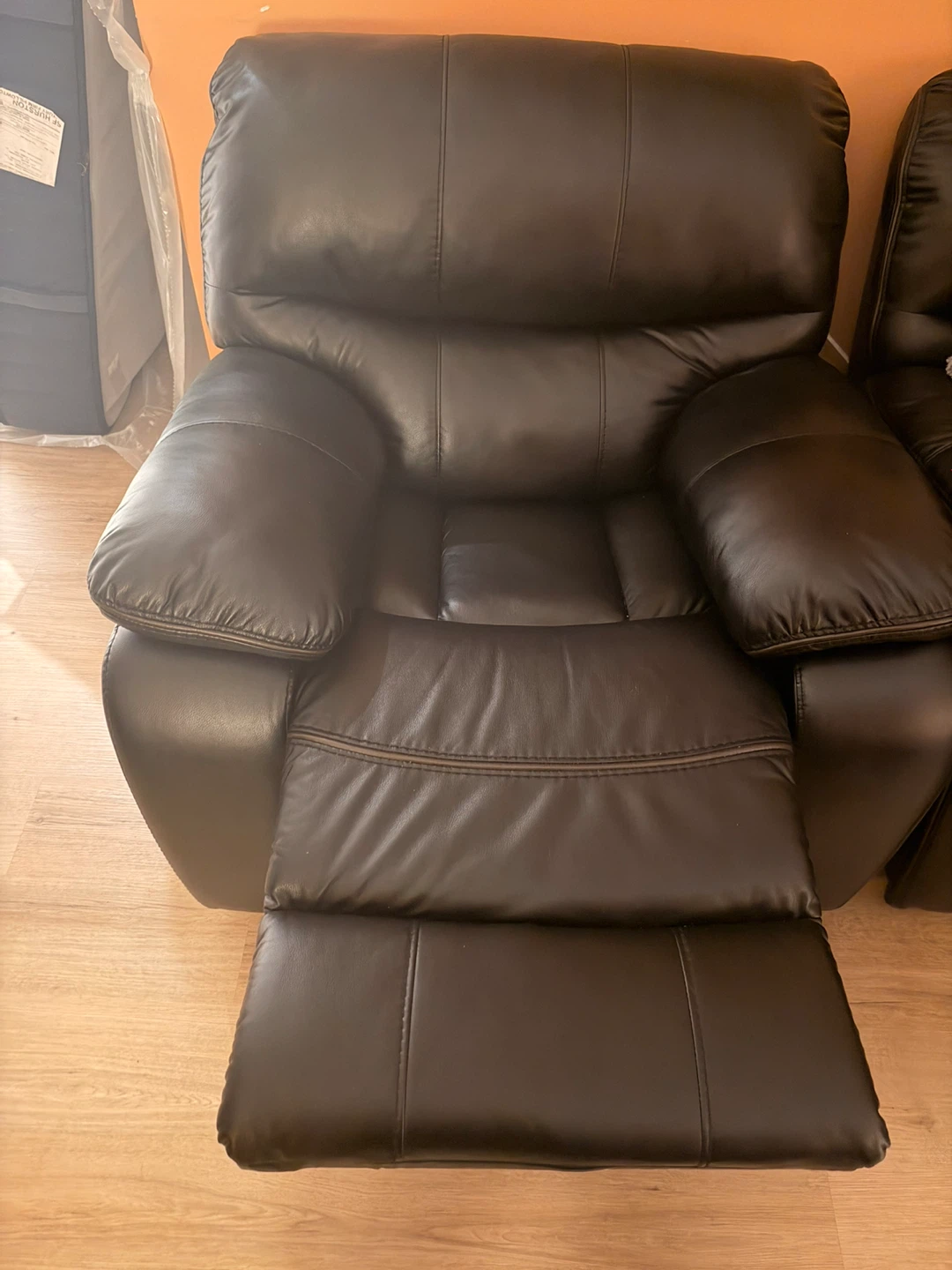 Bobopedic Power Reclining Sofa with matching arm chair - photo 4