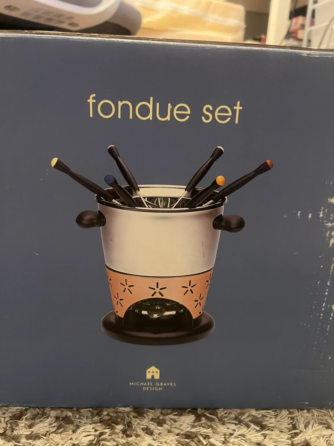Fondue set and retro radio