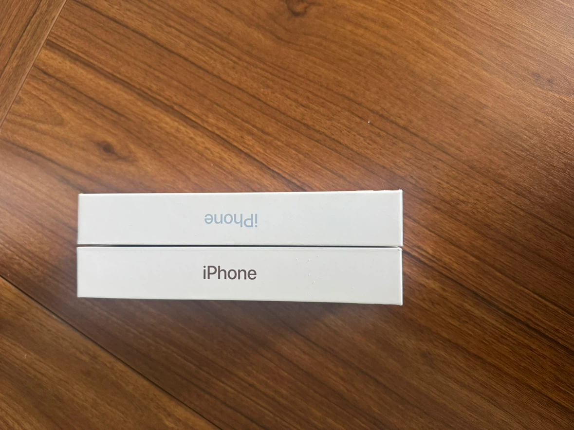 Two Apple iPhone 18 Pro Max Smartphones - photo 2