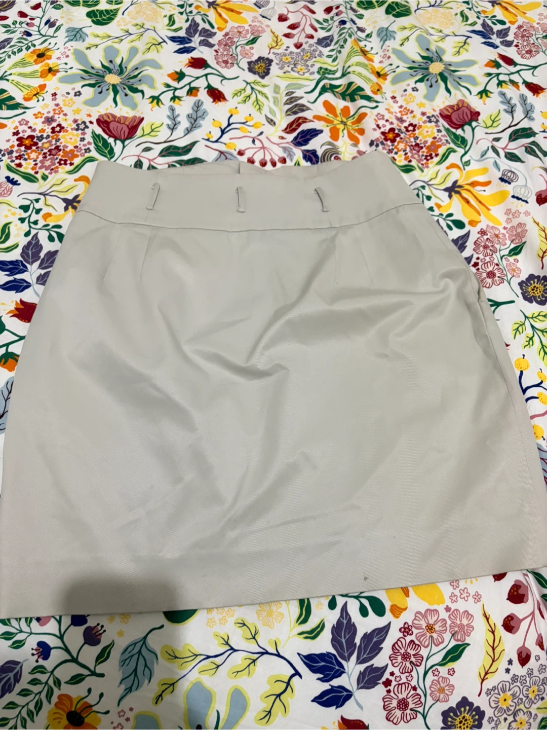 Club Monaco beige skirt, size 6
