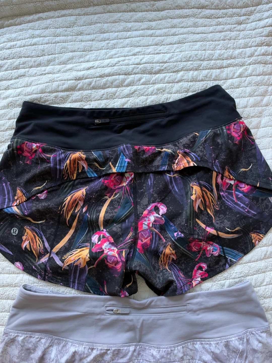 2 pairs Spoed up Lululemon shorts length 4” size M - photo 3