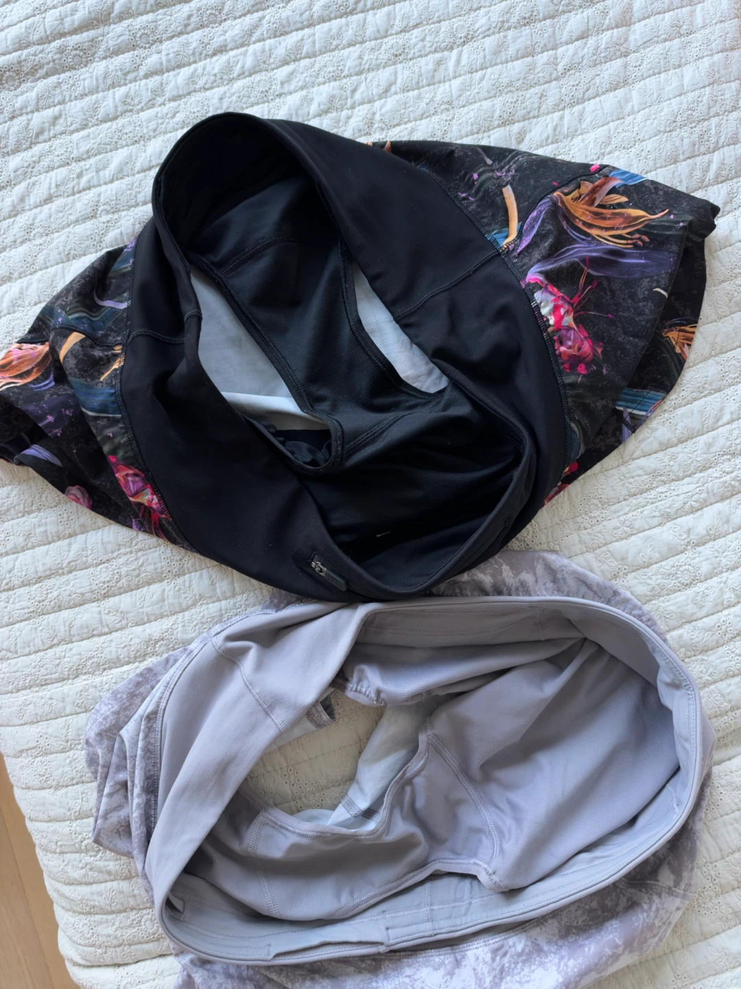 2 pairs Spoed up Lululemon shorts length 4” size M - photo 4