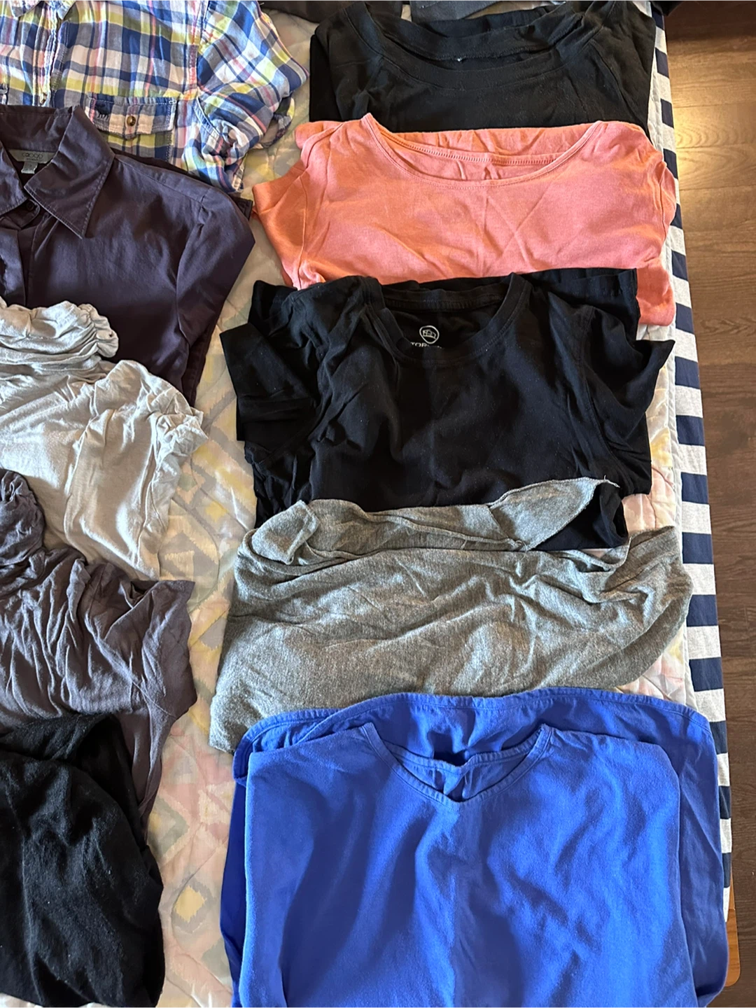 26 pieces women’s size small clothing tops pants dress coats - photo 3
