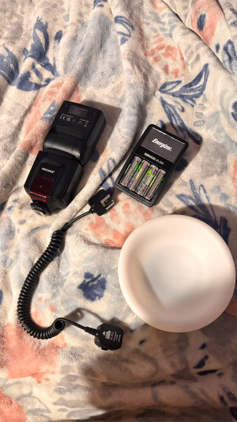 Neewer TT560 Speedlite Flash and Accessories
