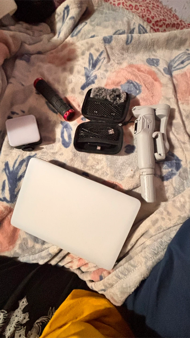 Hohem Smartphone Gimbal and Lighting Kit