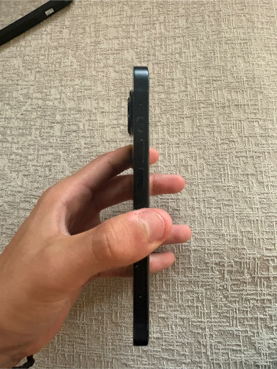 Black iPhone 13 - photo 5