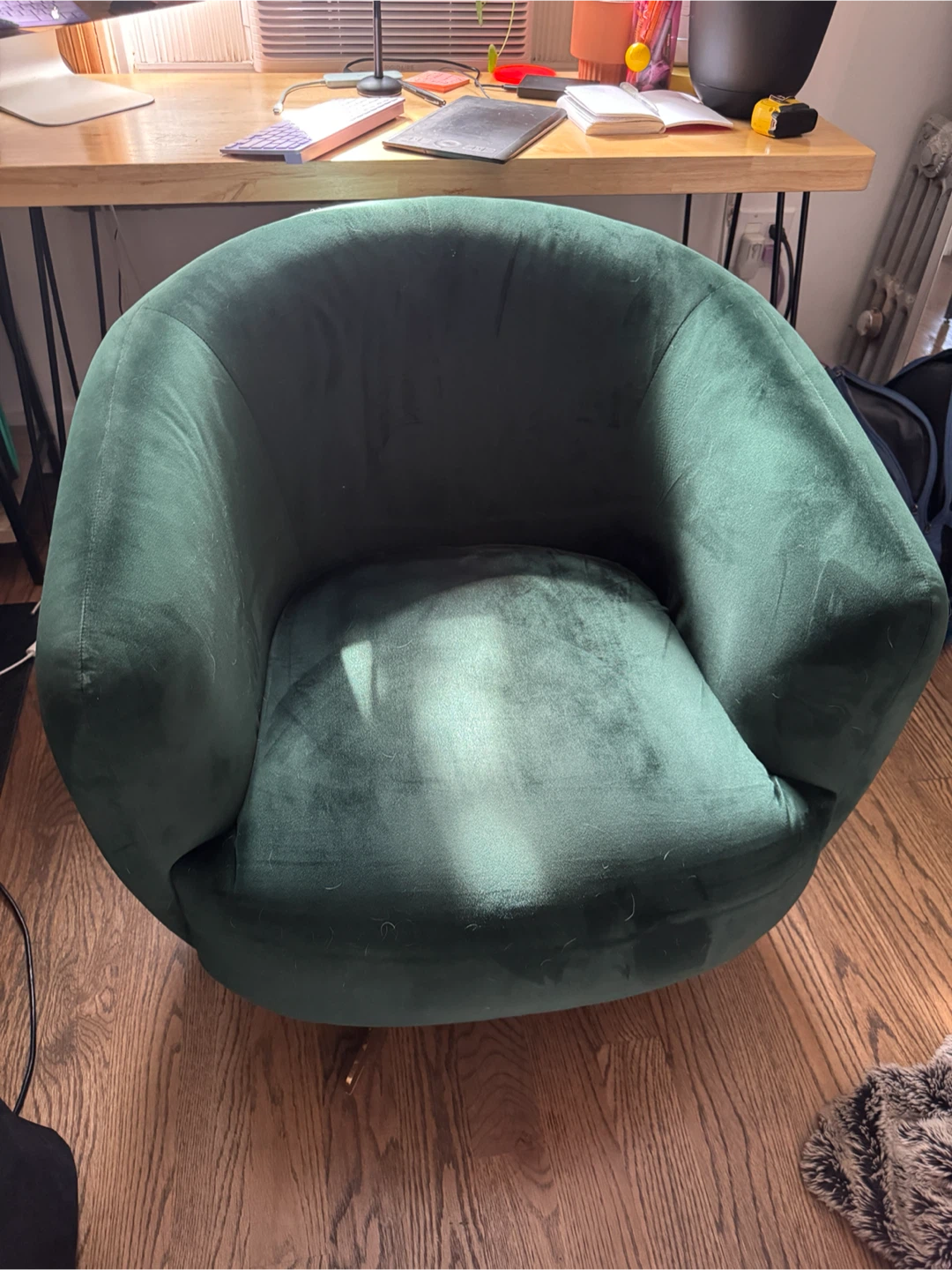 Green Velvet Swivel Chair - photo 4