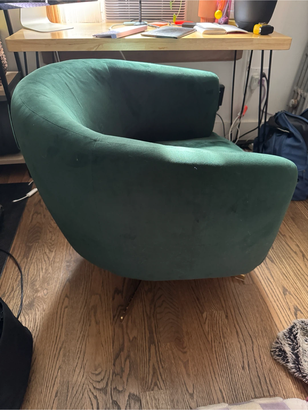 Green Velvet Swivel Chair - photo 5