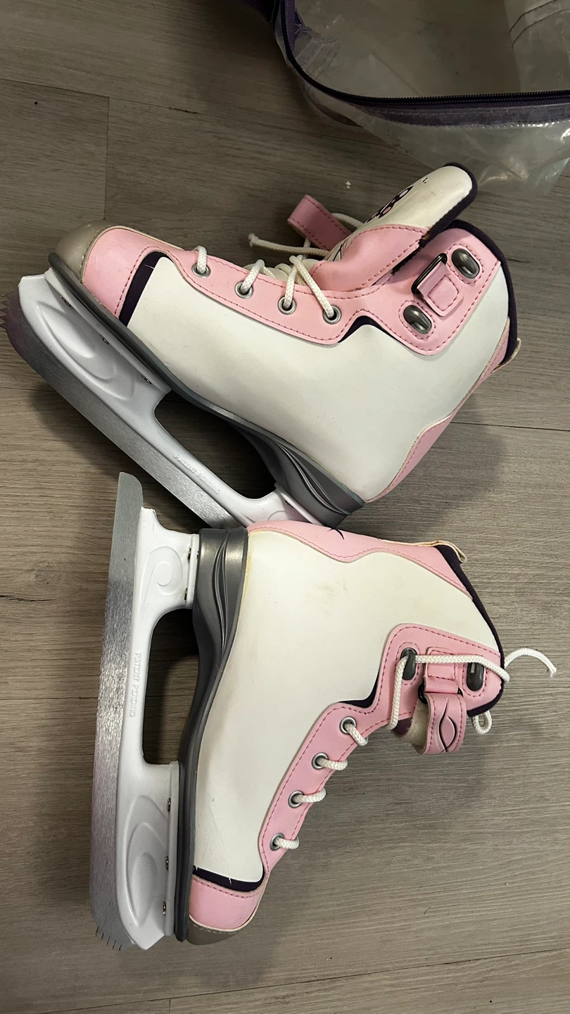 Reebok Girl's Figure Skates - Size 4 - photo 2