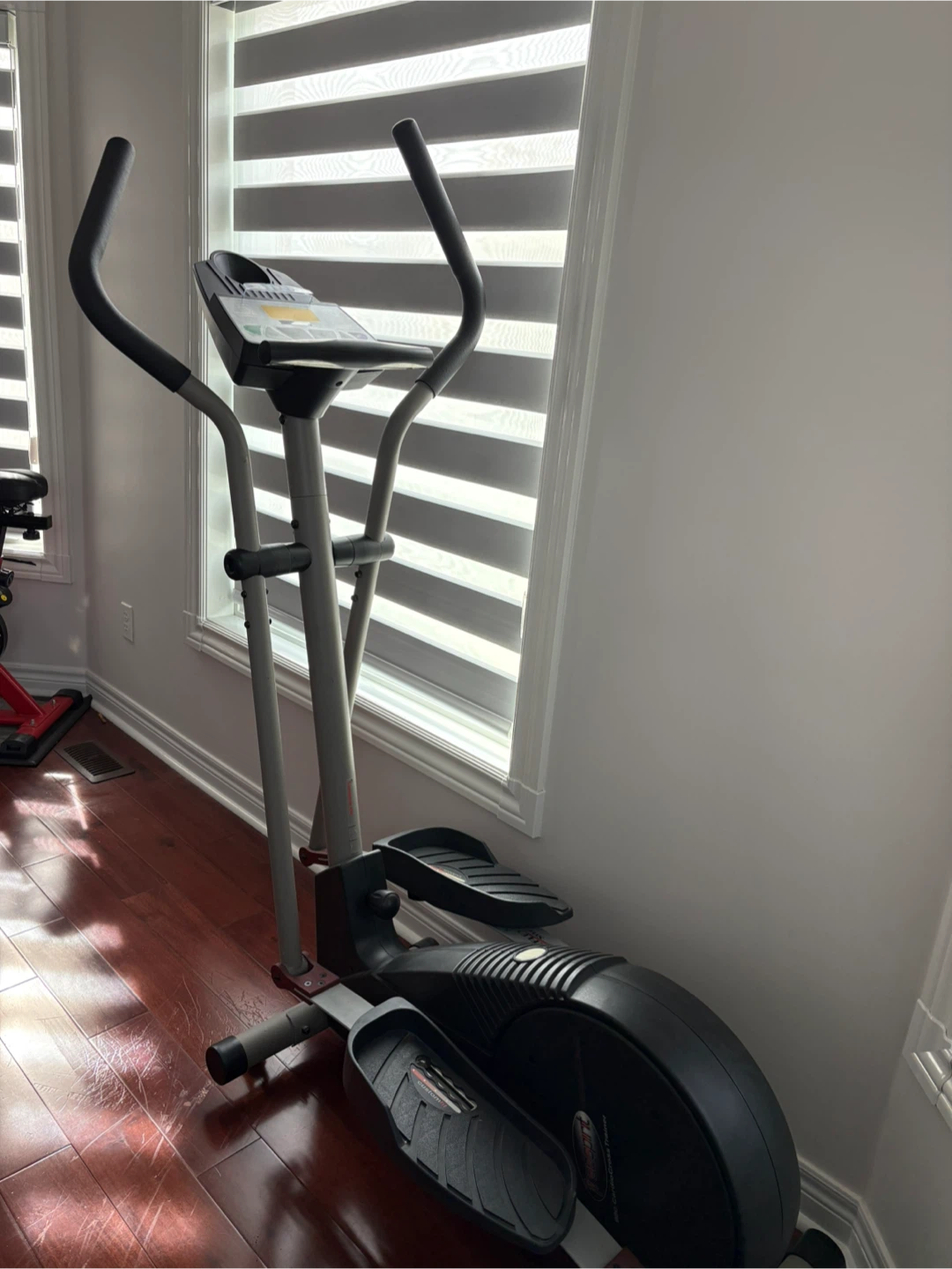 Weslo Momentum Elliptical Trainer - photo 3