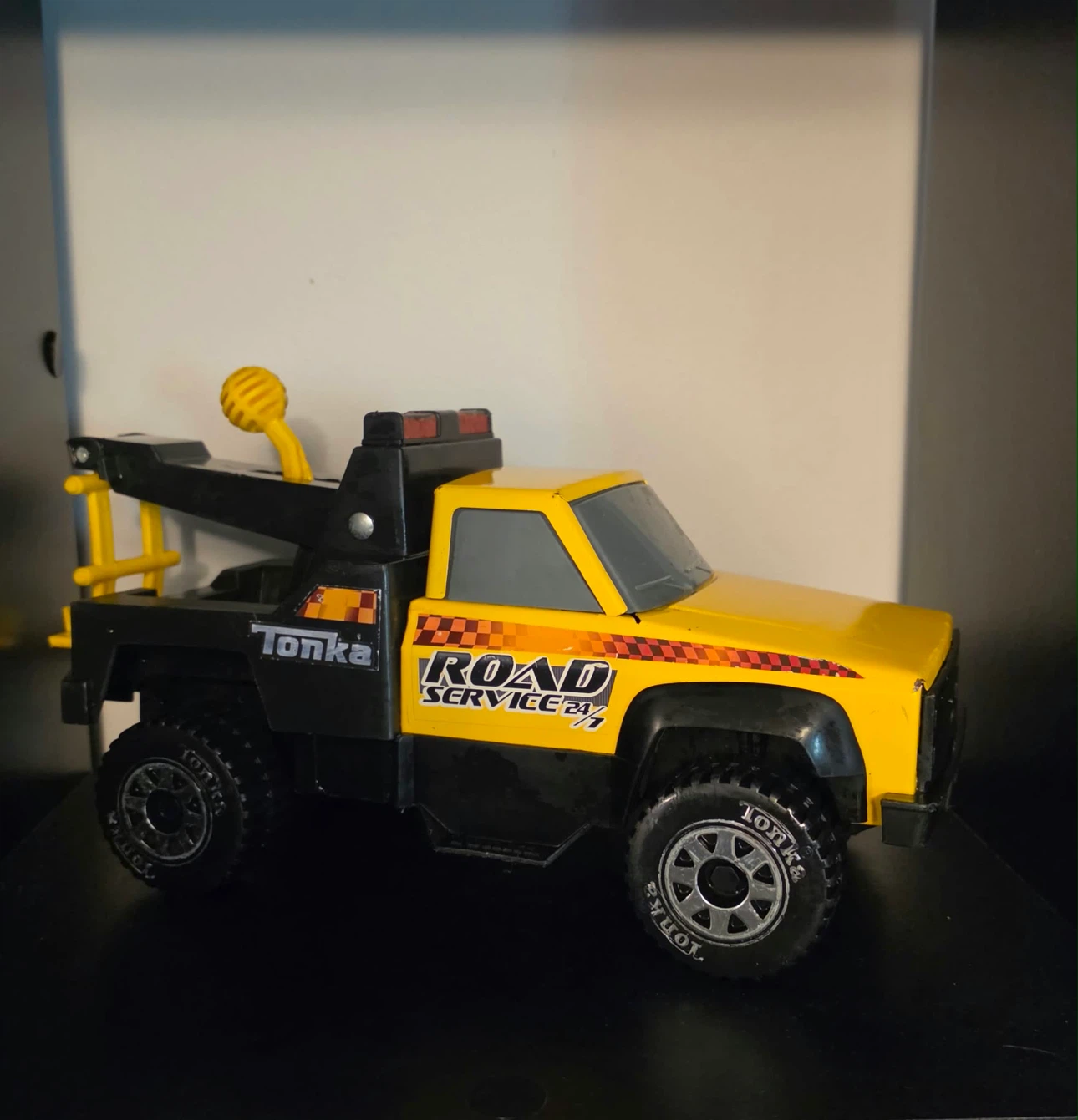 Tonka Road Service Tow Truck - - photo 3