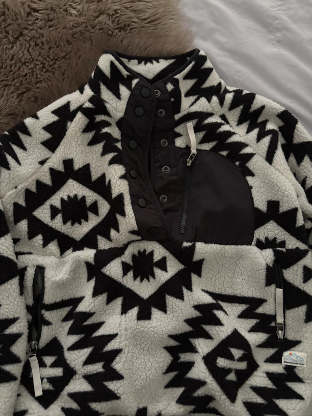 Mountain and Isles Fleece Pullover