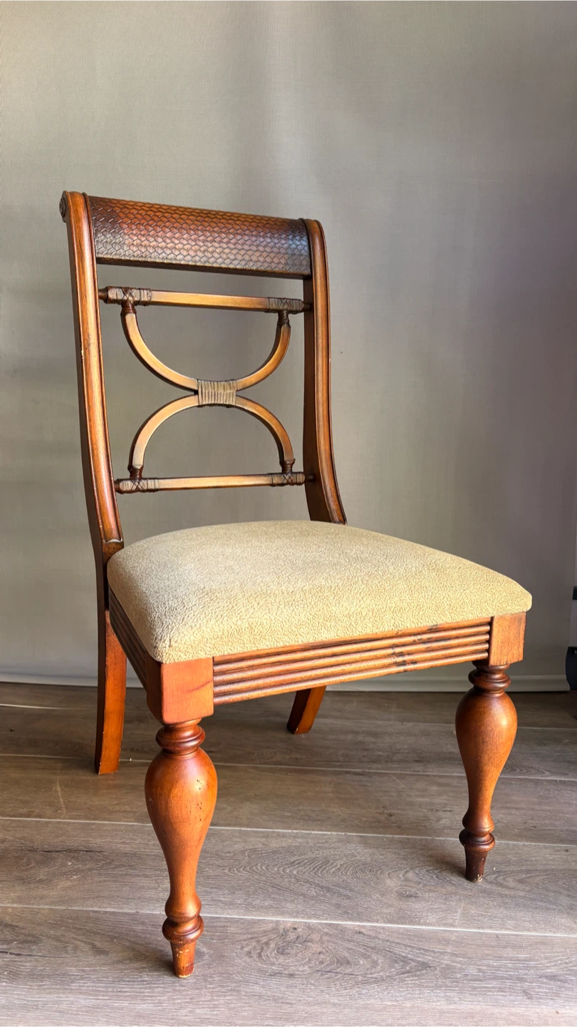 Set of 6 Ashley Furniture Dining Chairs - photo 2