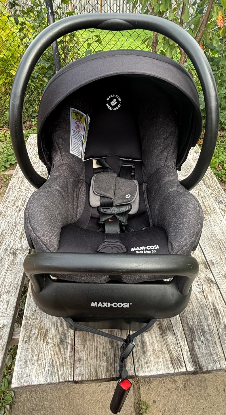 Maxi-Cosi Mico Max 30 Infant Car Seat with Base