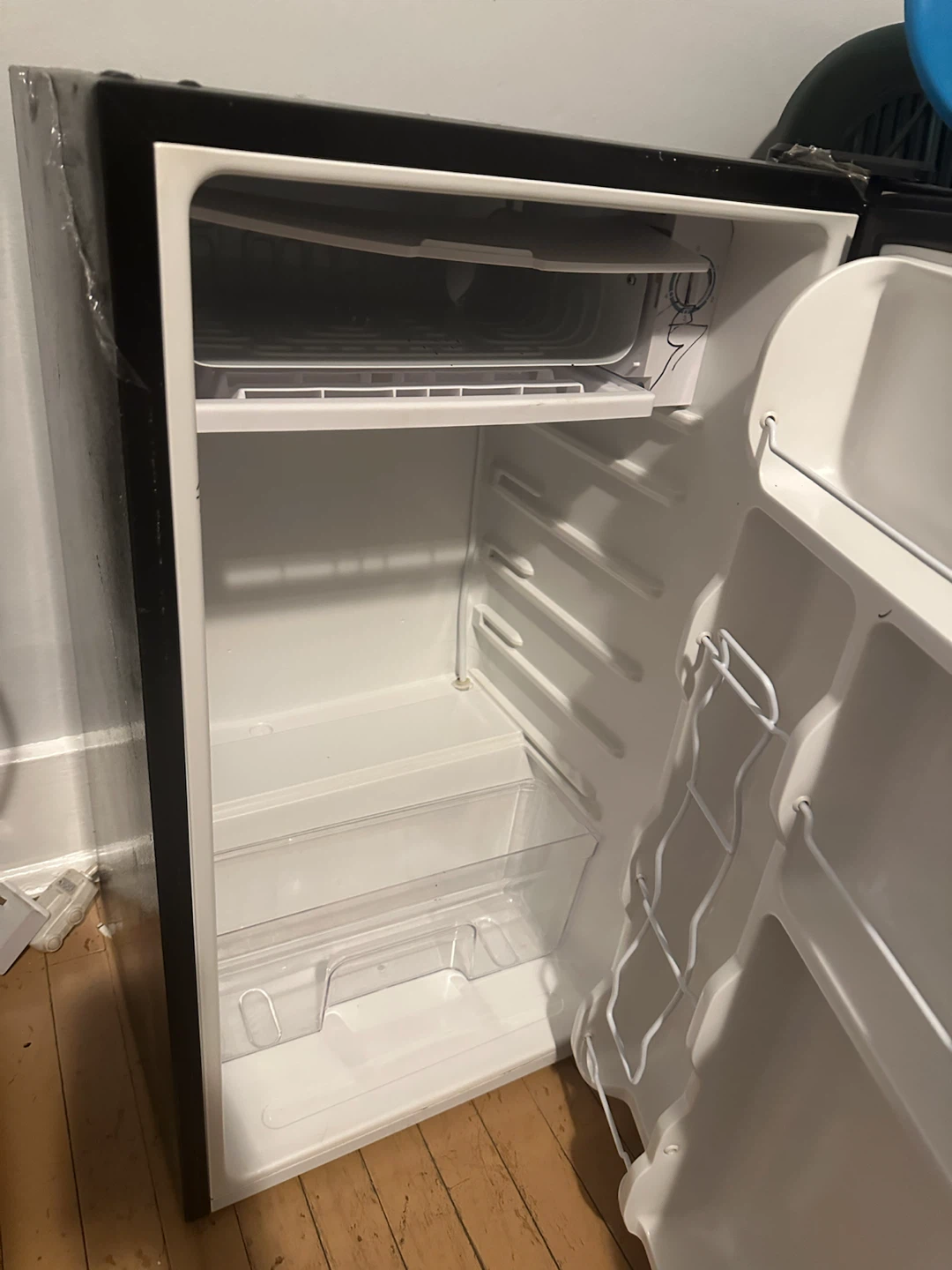 Upstreman Compact Refrigerator - photo 4