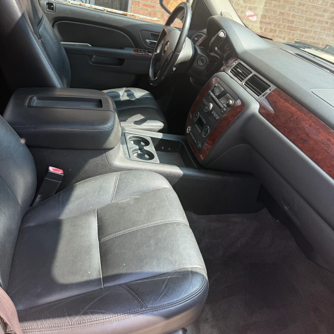 2010 Chevy Tahoe LT - photo 2