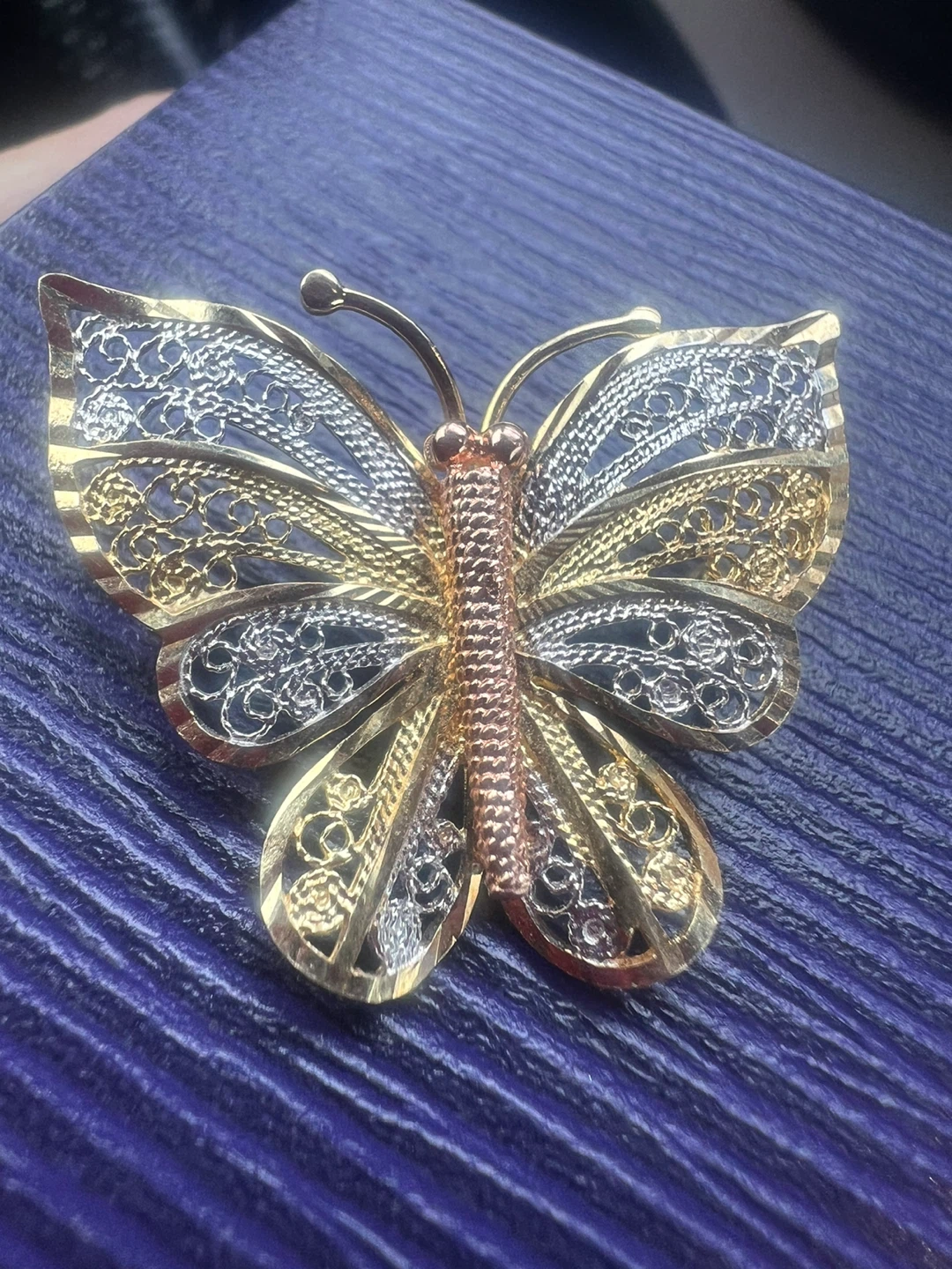 10 k butterfly brooch