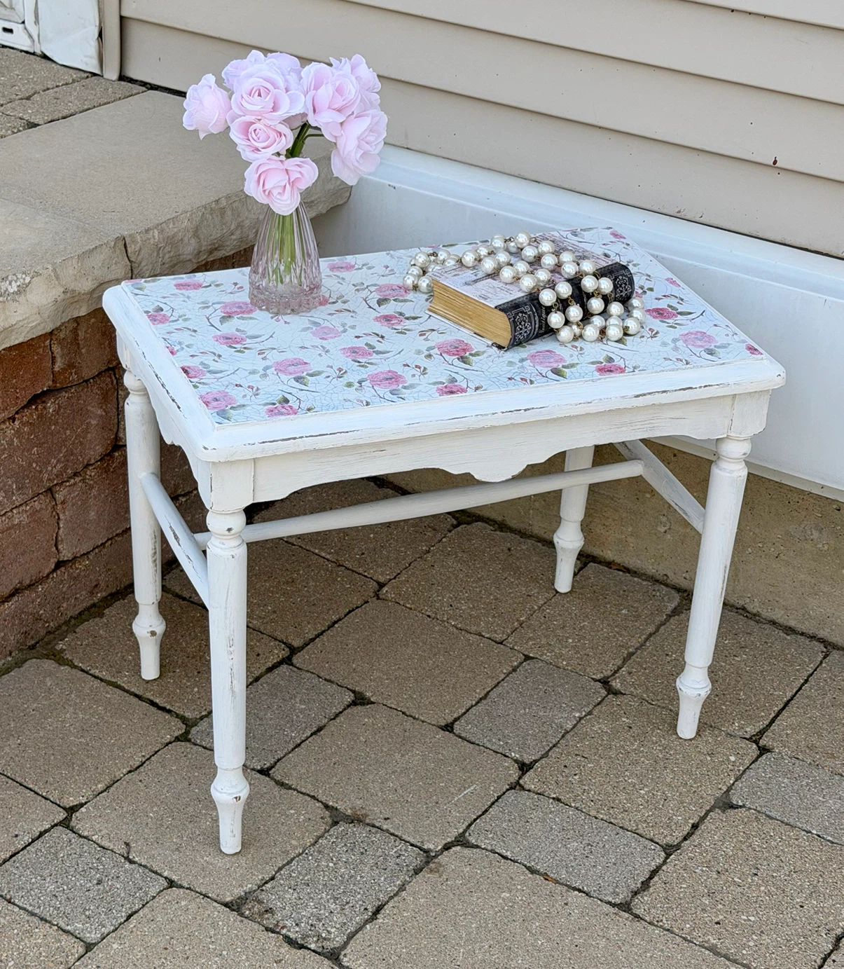 CUTE SHABBY CHIC TABLE