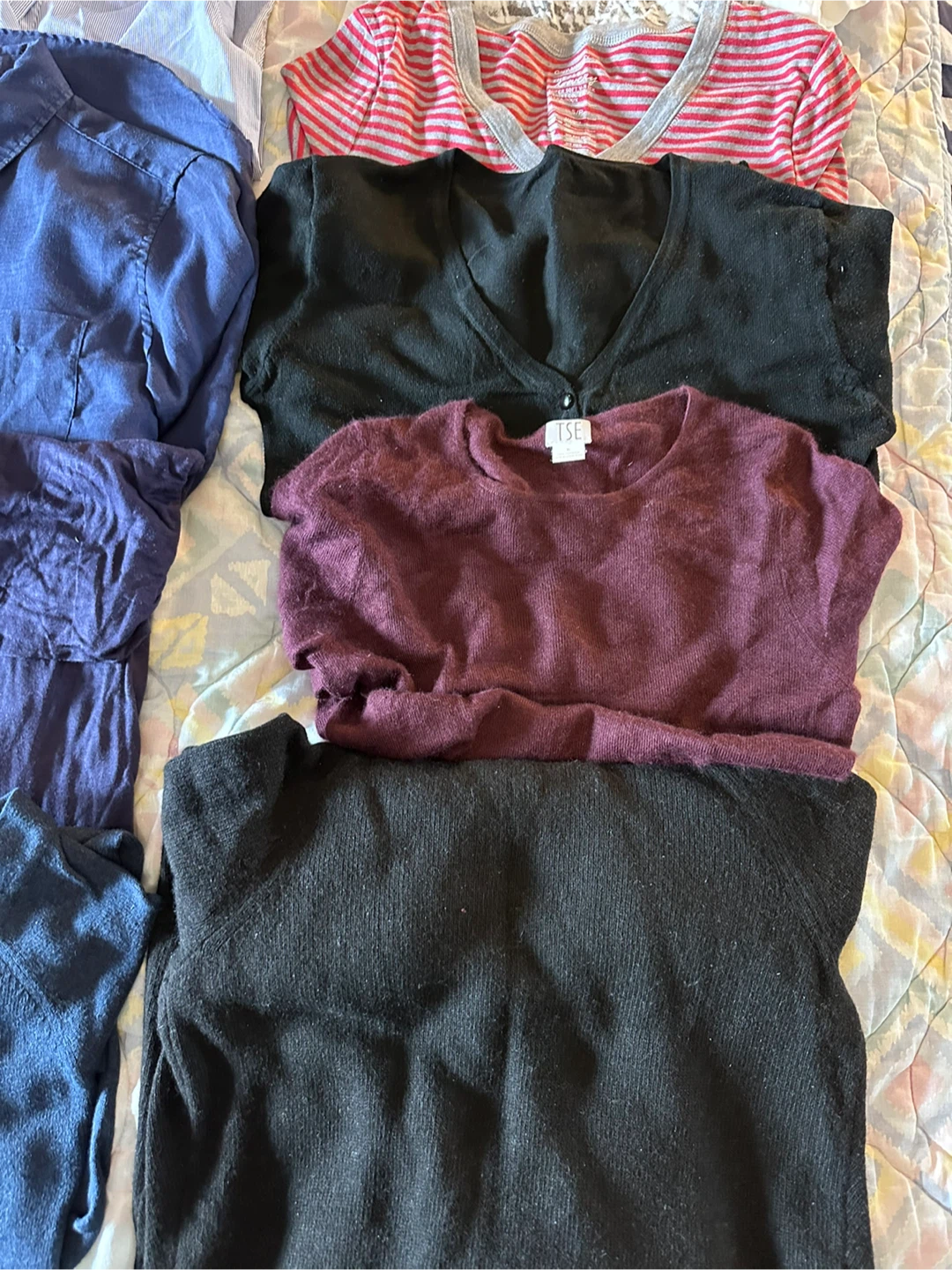 Lot of 25 pieces women’s size small clothing - photo 2