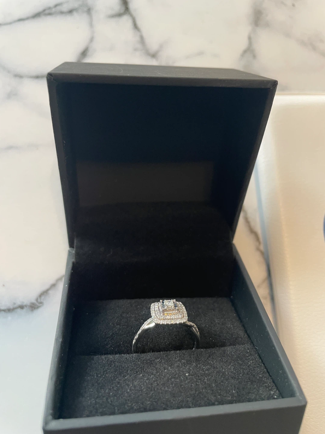 10K White Gold Diamond Halo Cluster Ring Princess Cut - photo 2