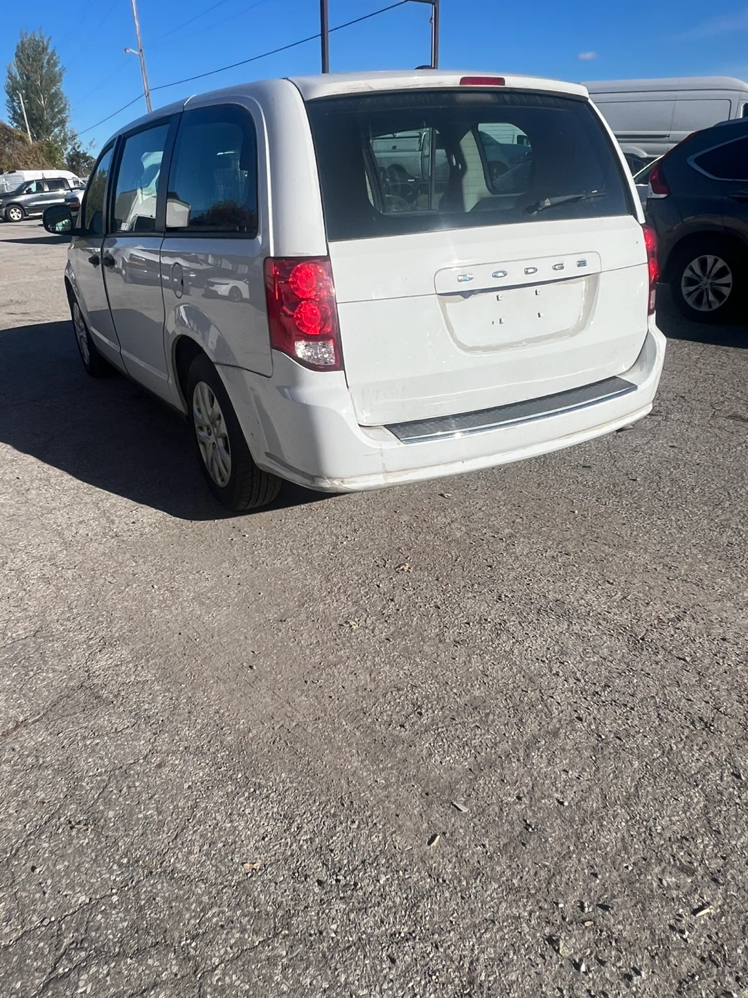 2019 White Dodge Grand Caravan Minivan - photo 4