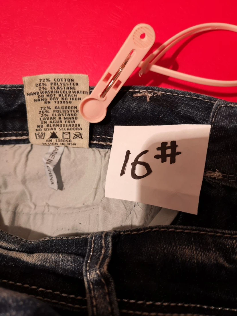 Grace in LA Jeans Size 9/28 - photo 3