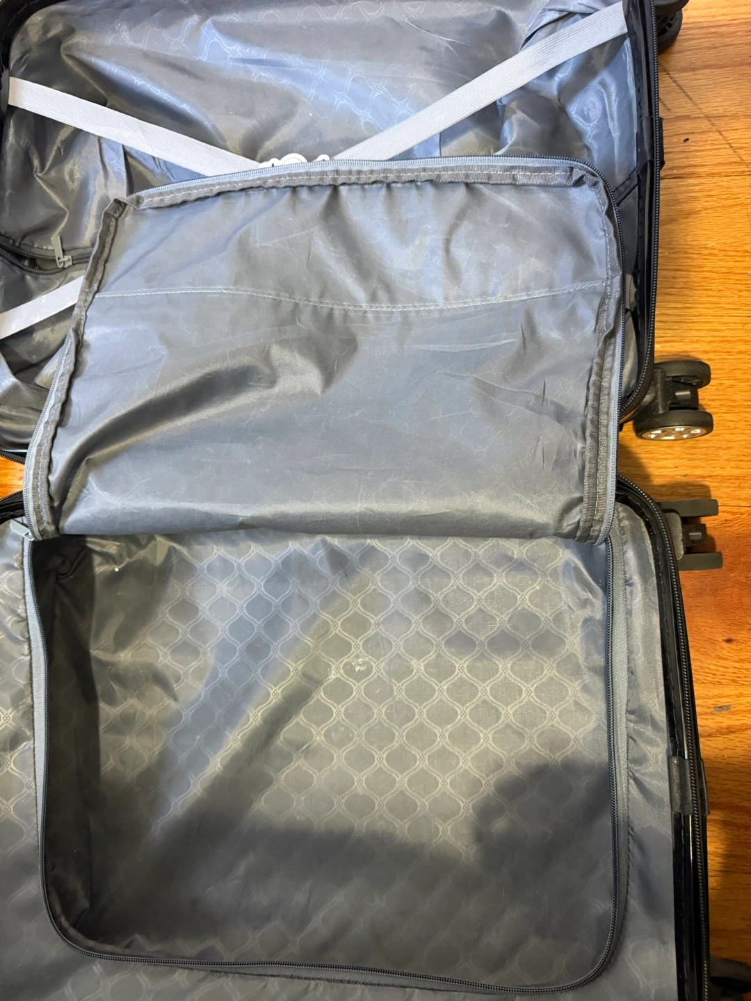 Black Hardside Carry-On Suitcase - photo 4