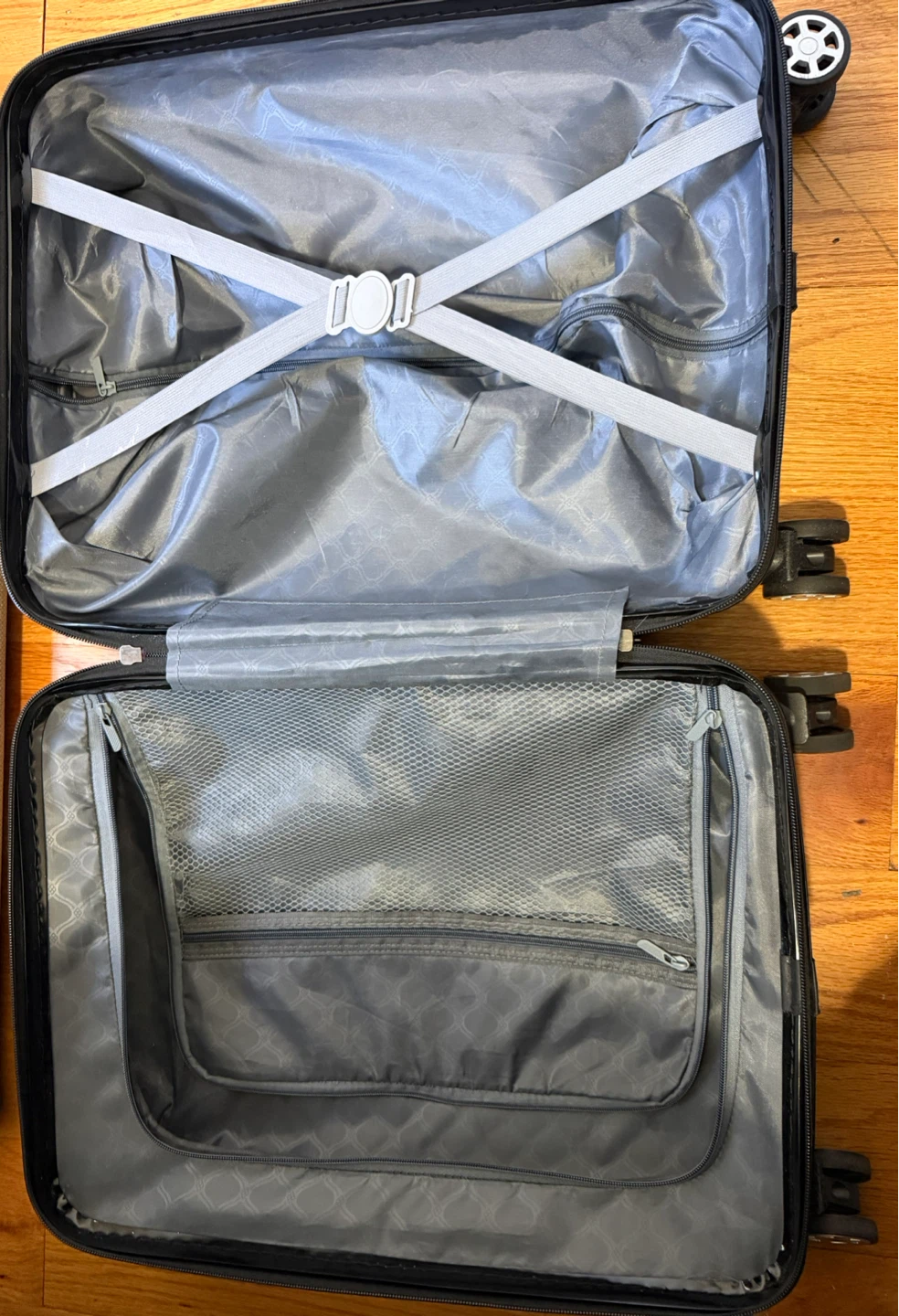 Black Hardside Carry-On Suitcase - photo 3