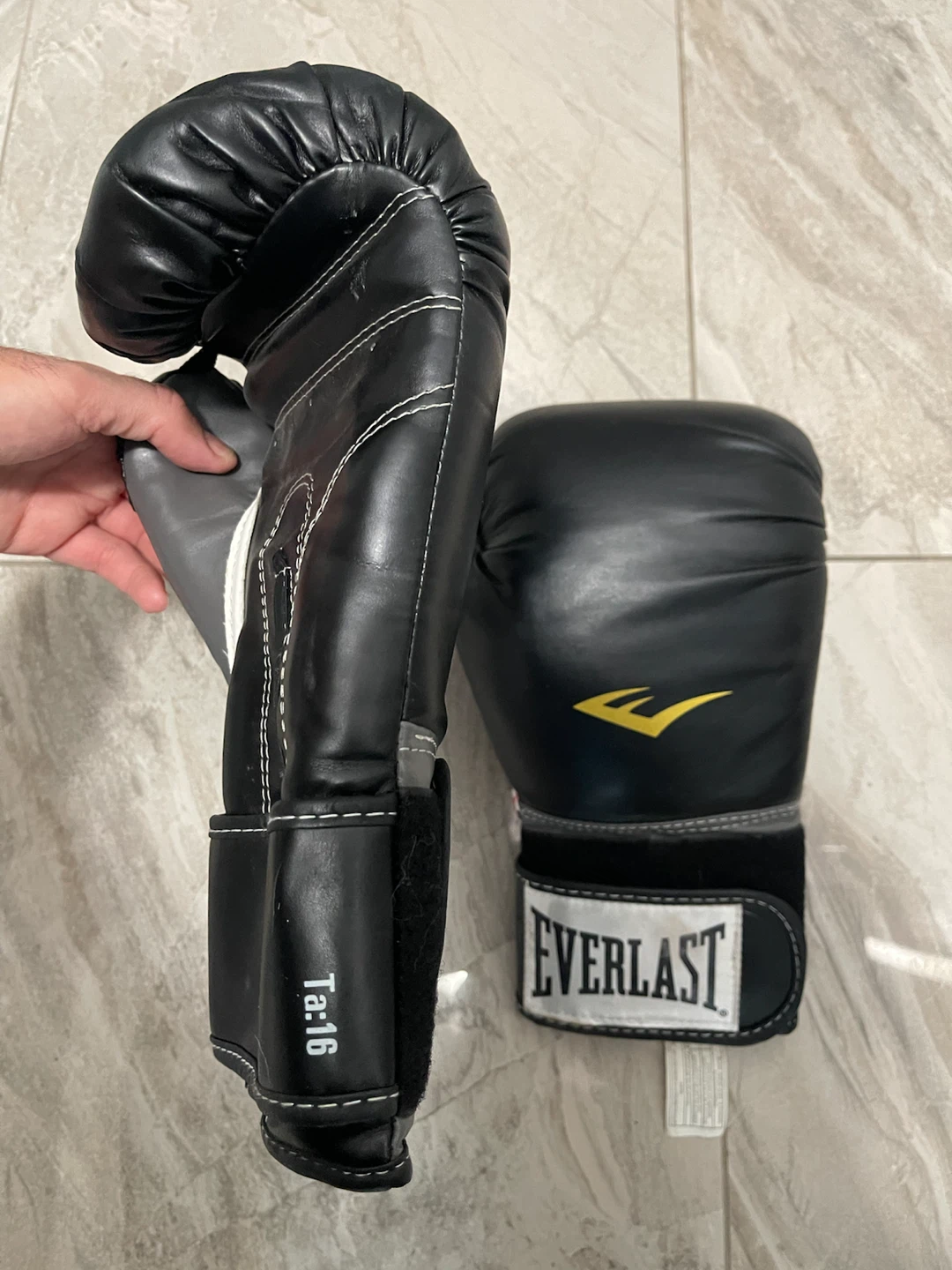 Everlast Boxing Gloves 16 oz - photo 2