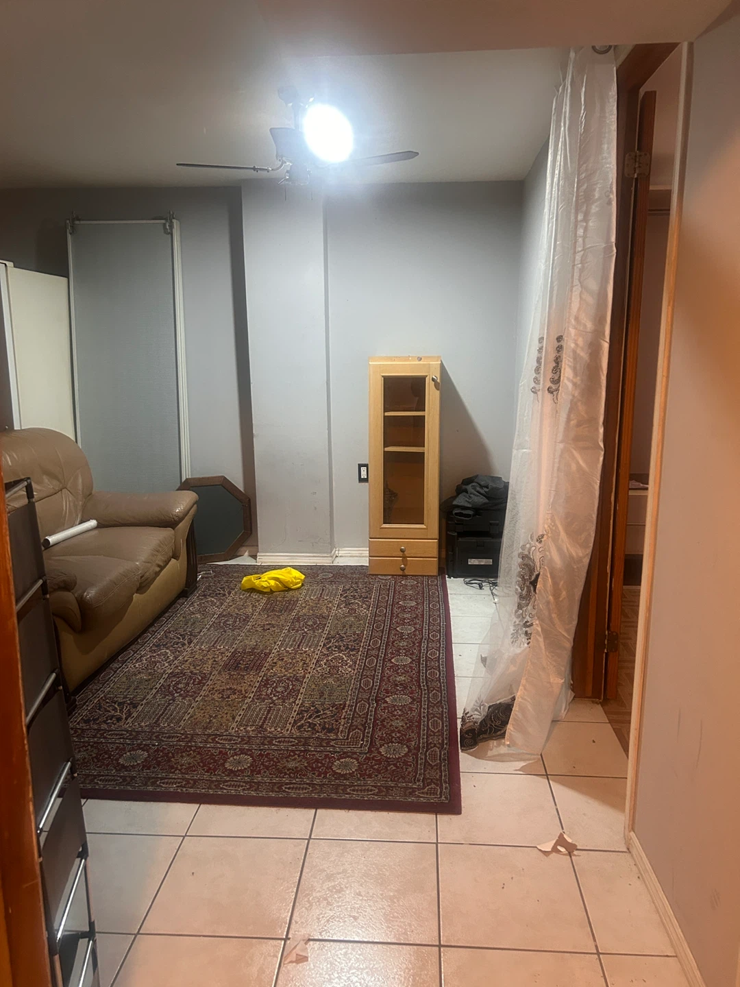 Private Basement for rent - photo 4
