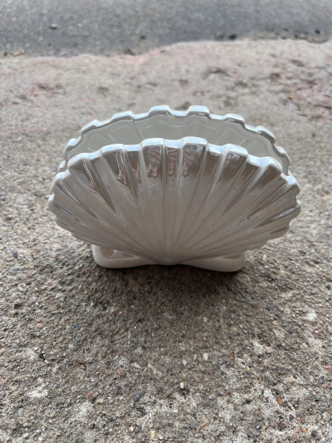 Iridescent Ceramic Seashell Napkin Holder - photo 2