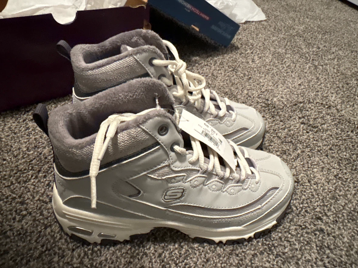 New Skechers D'Lites Cozy Classic Boots - Women's Size 6