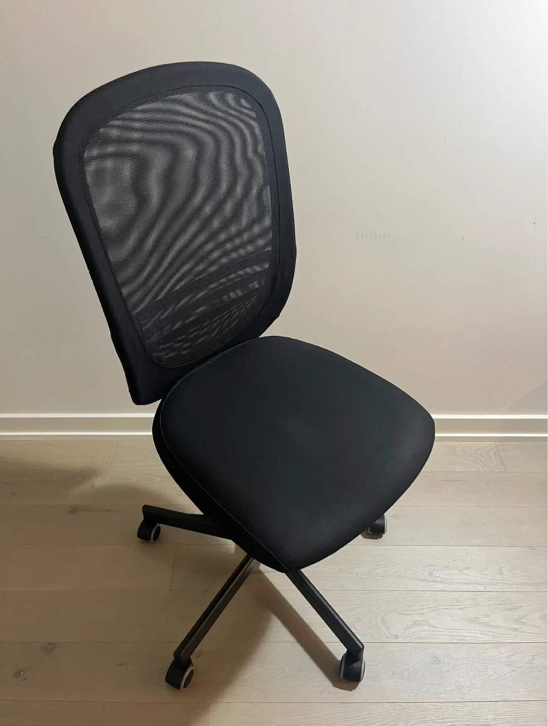 Black Mesh Office Chair - photo 2