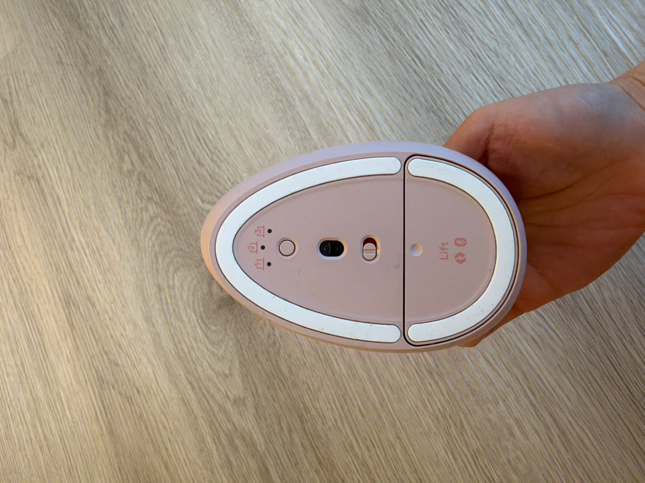 Logitech Lift Vertical Ergonomic Mouse - Rose - photo 2